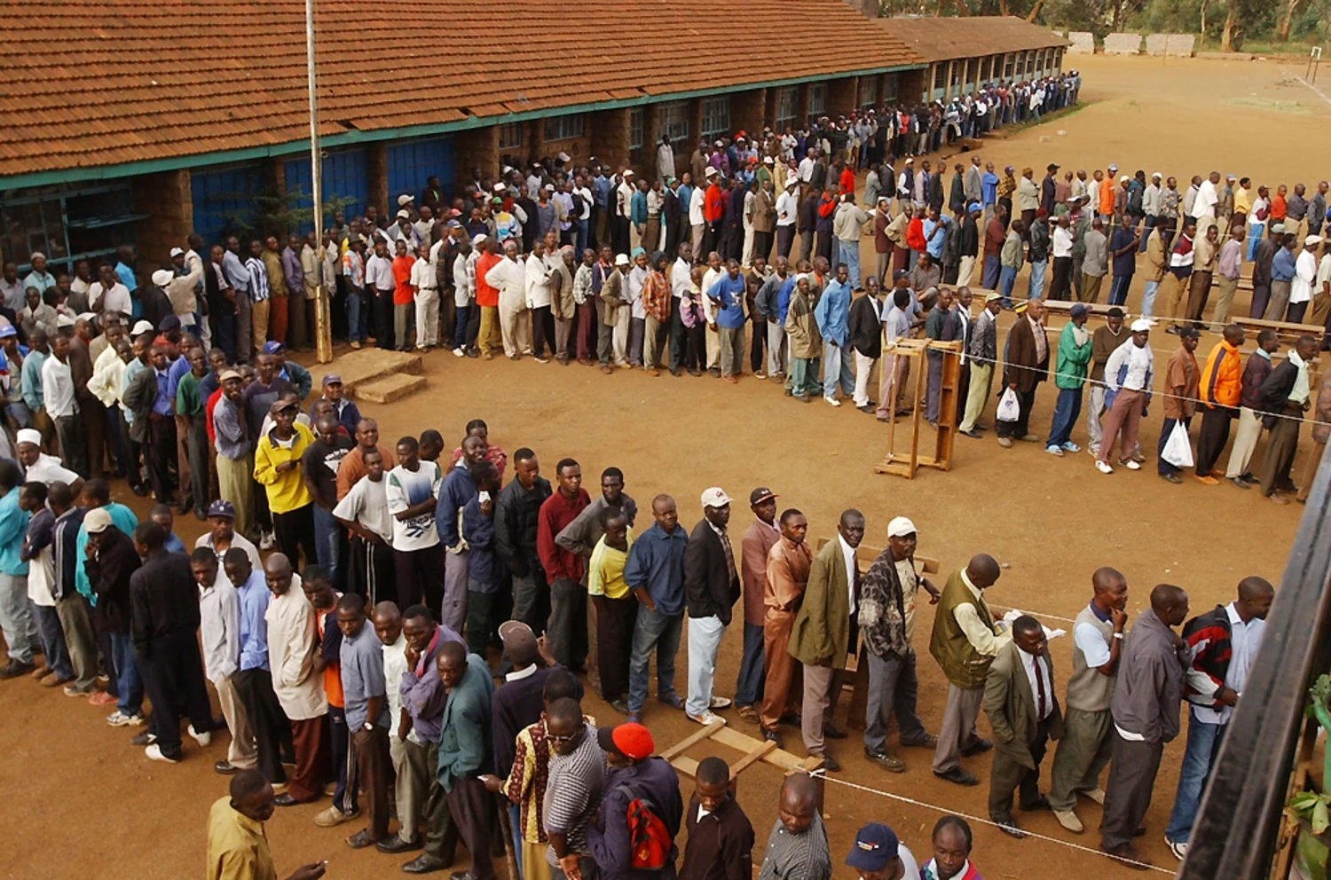 Constitutional review & referendum (2005)_Kenyans Queing to vote in the 2005 Referendum