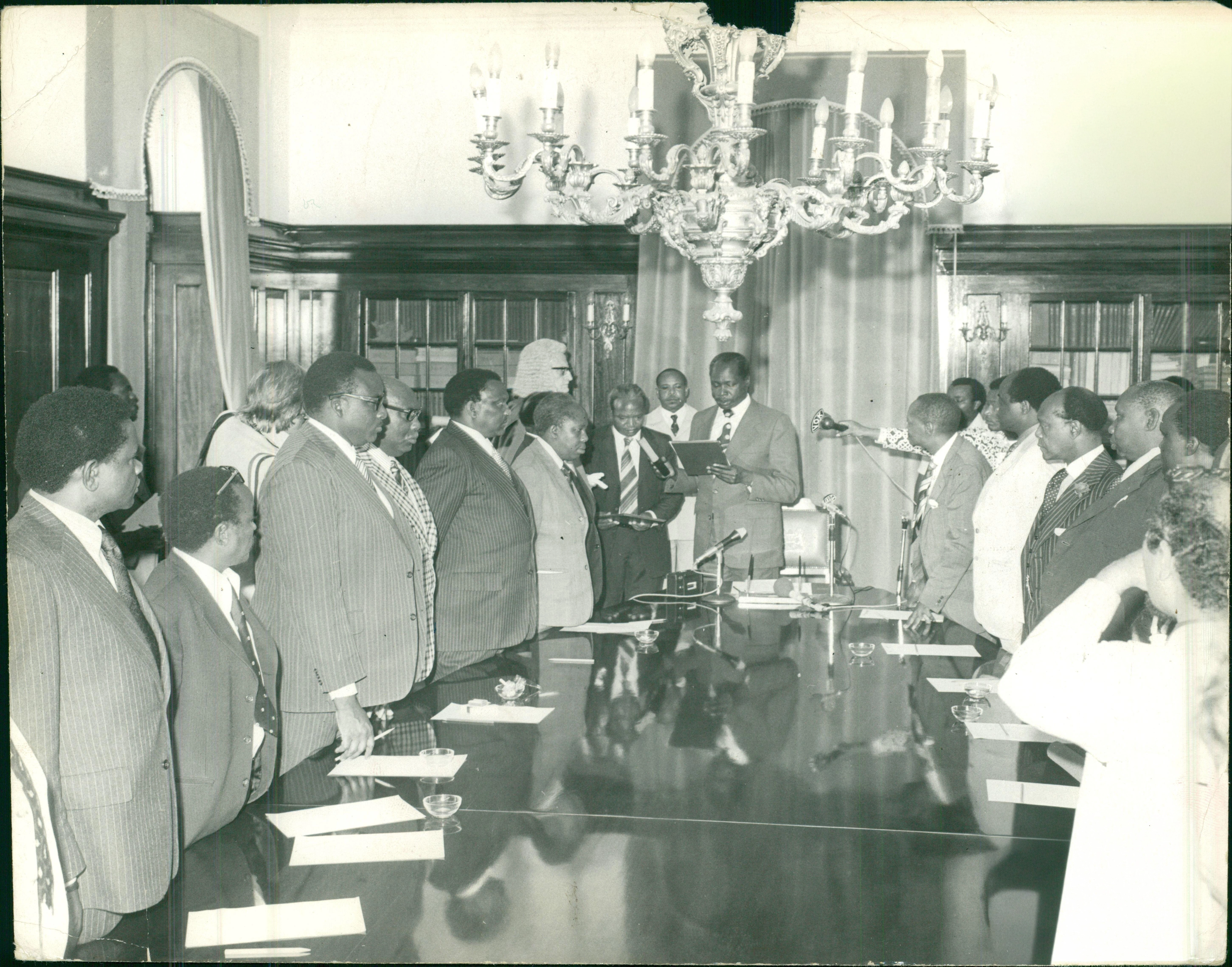 Death of Kenyatta (1978)_President Daniel Moi Swearing In with Cabinet 1978