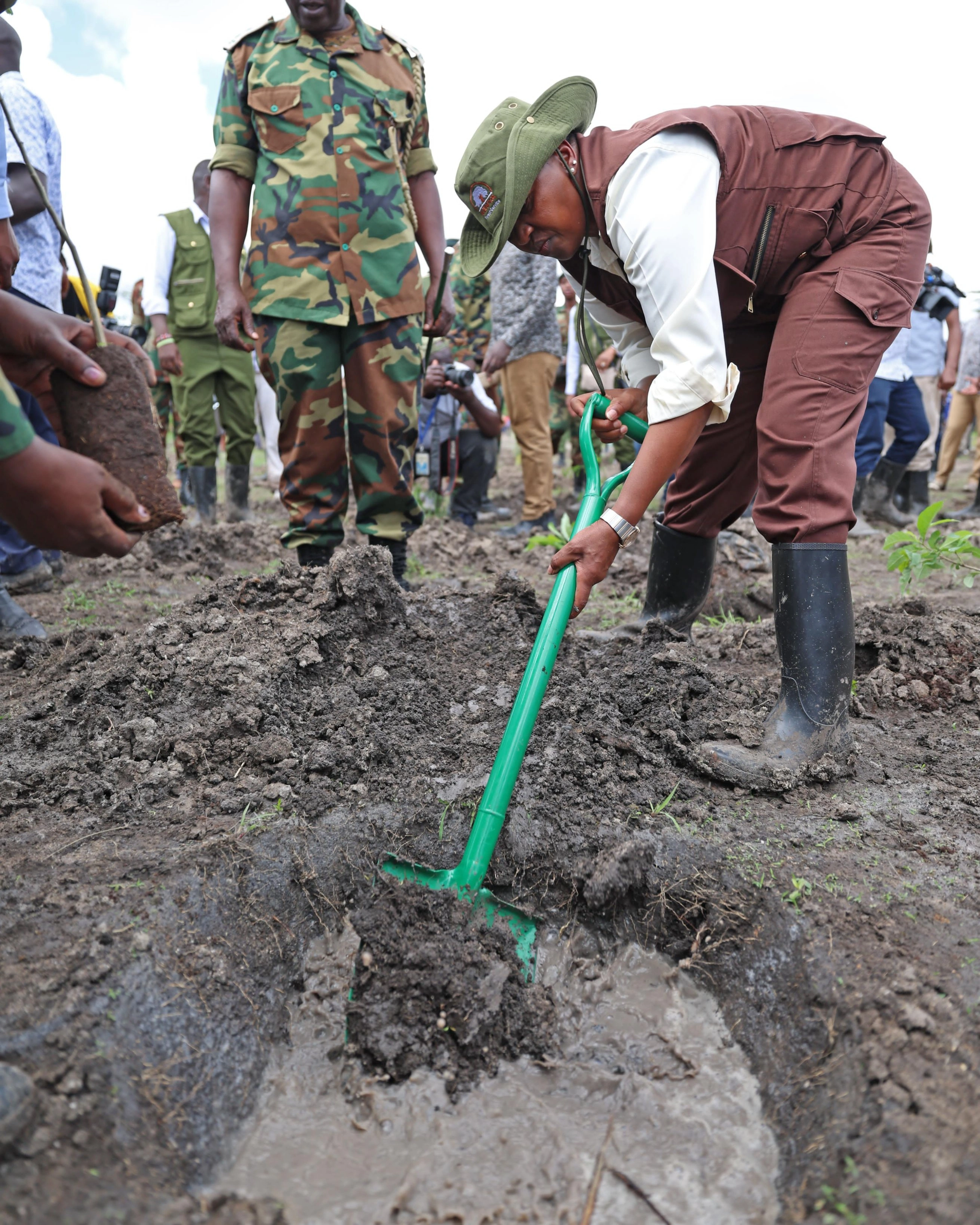 First Lady Rachel Ruto In Kiu Makueni County, during the National Tree Planting Day 2