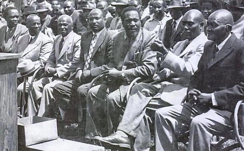 Jomo kenyatta in Kiambu during a KAU rally in August 1952.webp