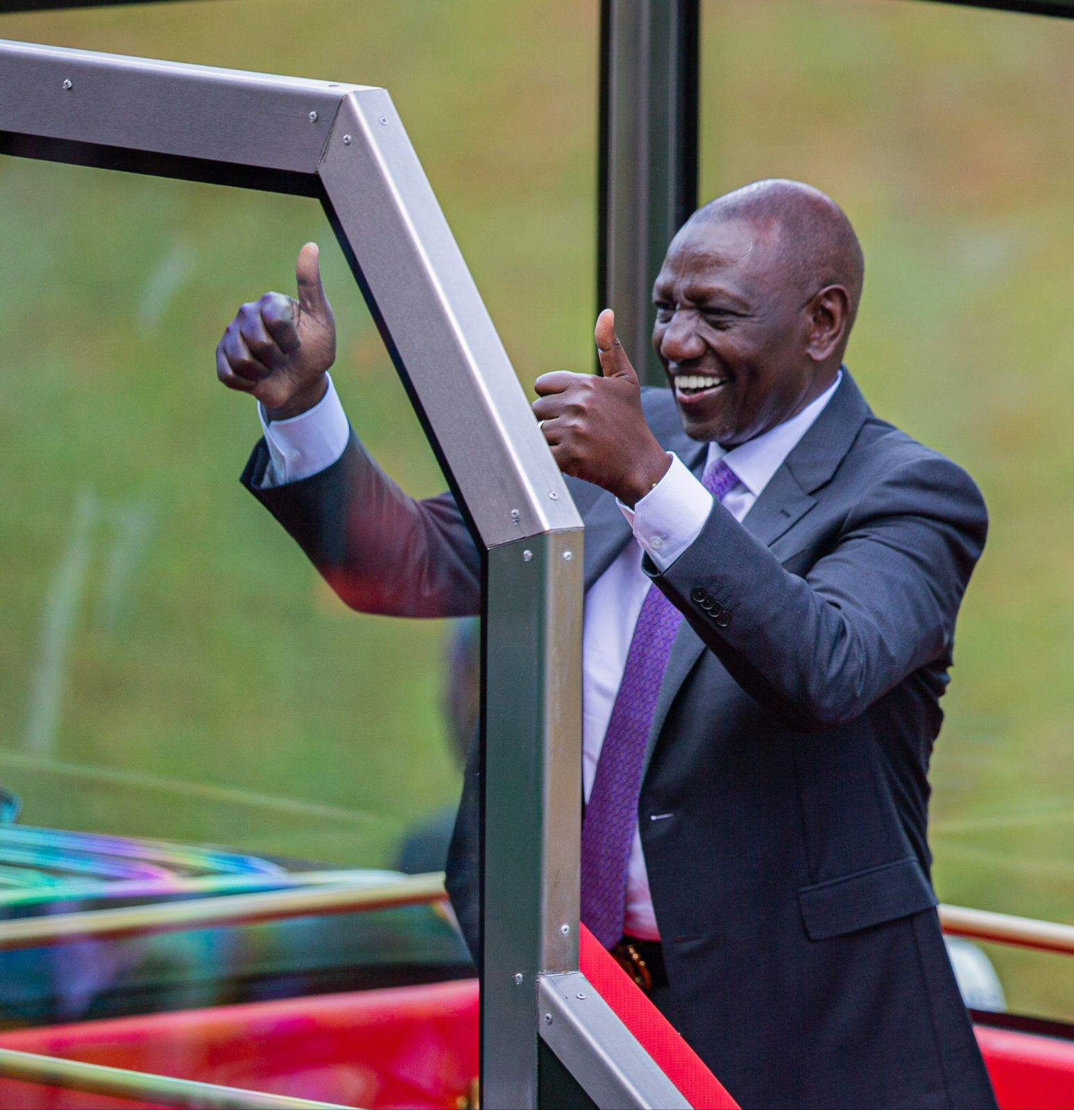 PRESIDENT WILLIAM RUTO THUMPS UP SMILING PRESIDENT