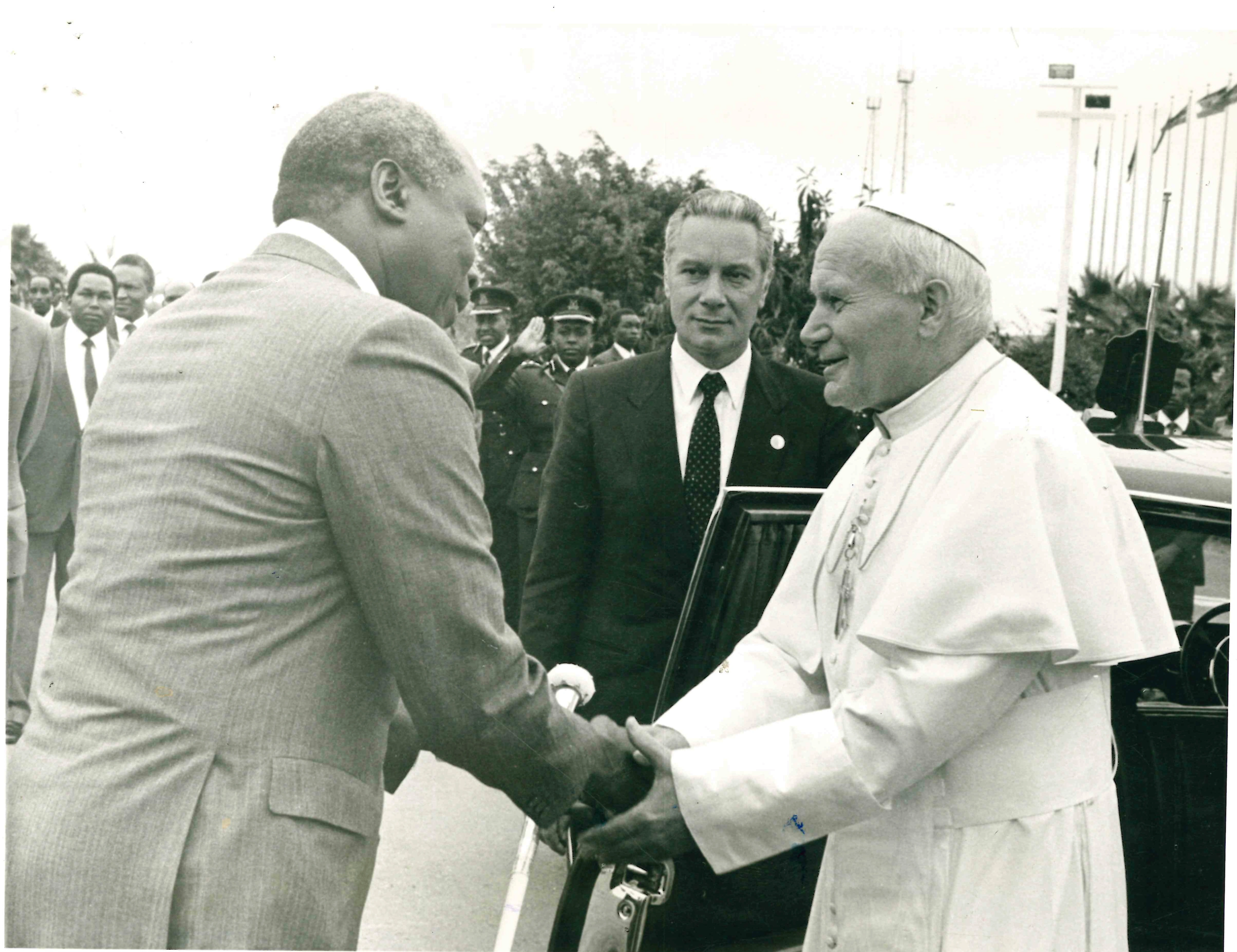 President Daniel Arap Moi bidding farewell to Pope John Paul II after the Papal visit to Kenya