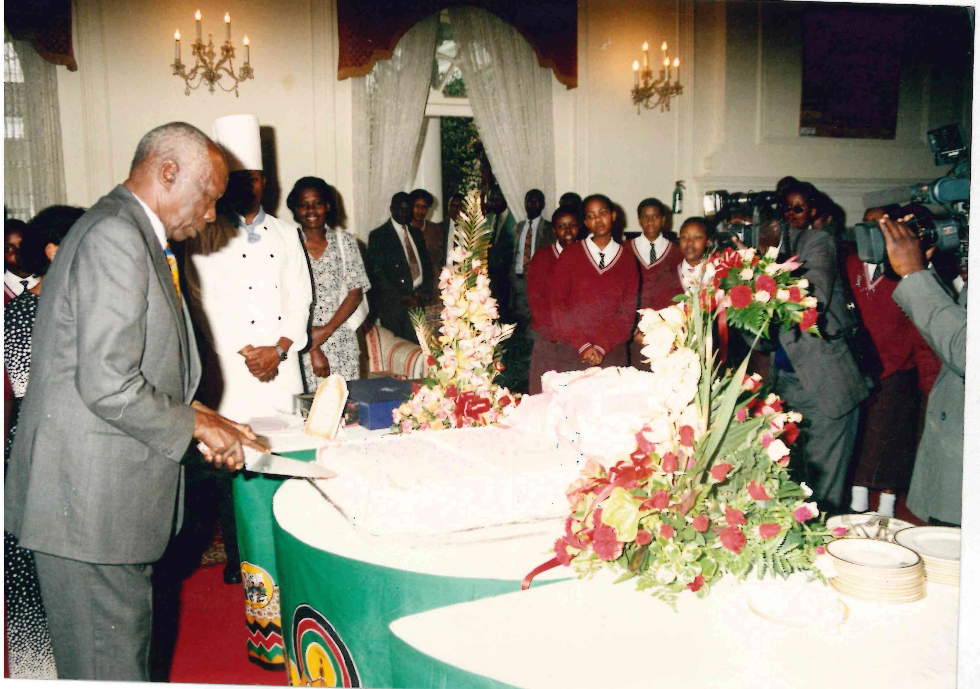President Daniel Arap Moi cuts a cake made by Alliance Girls High School students to mark his 74th birthday at a ceremony in State House Nairobi