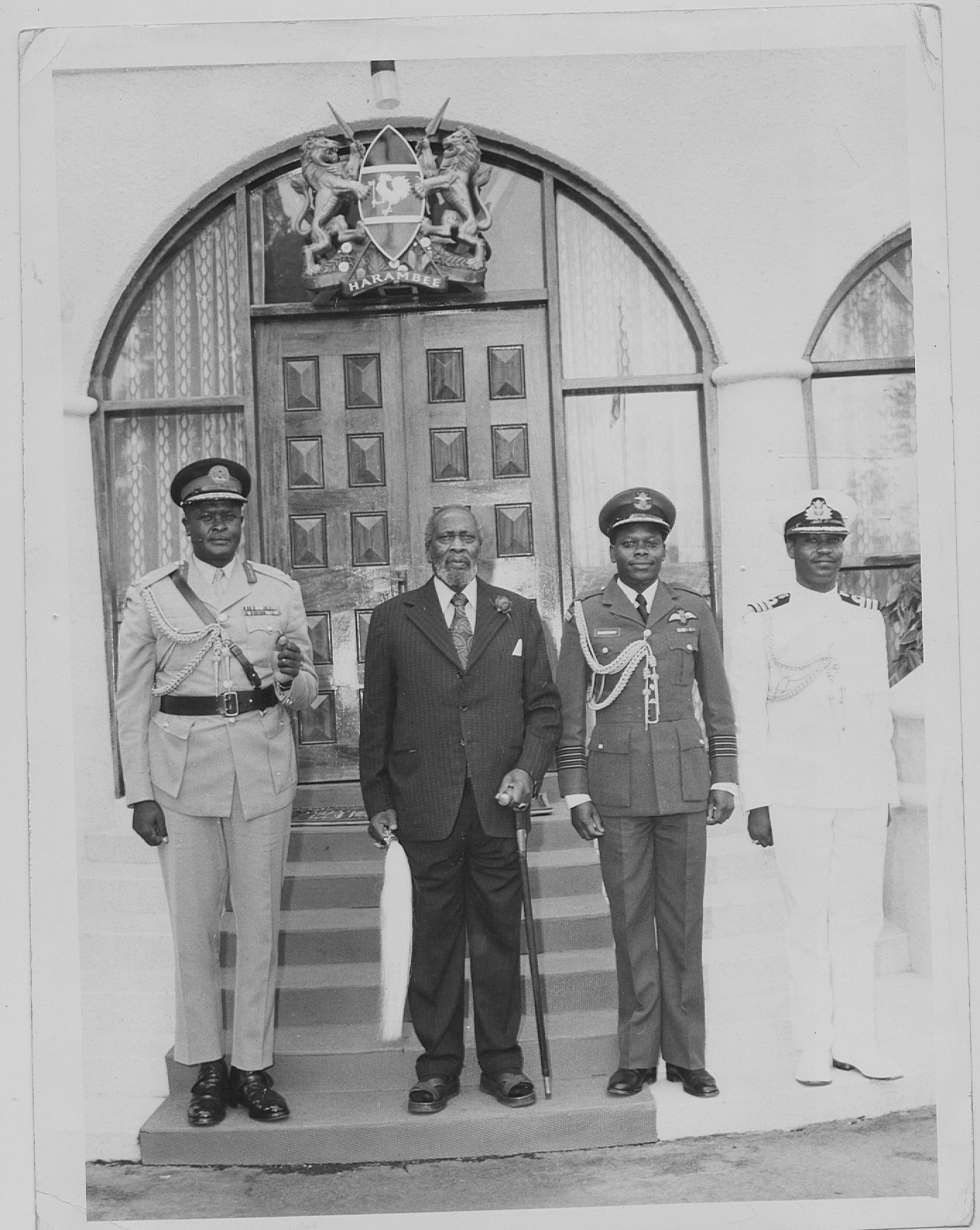 President Jomo Kenyatta with Kenya Army Commanders at State House Nakuru