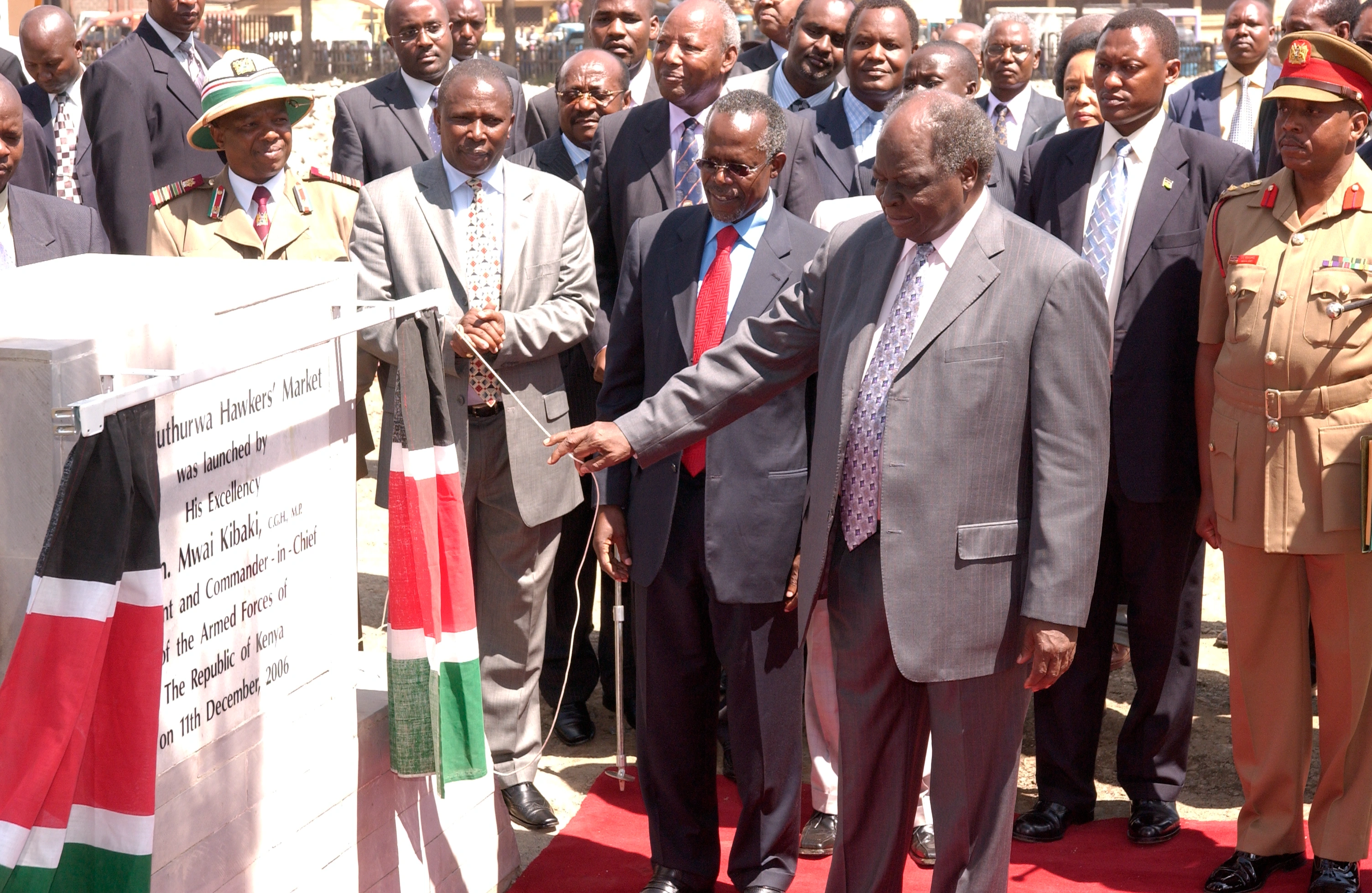 President Mwai Kibaki officially opening Muthurwa Hawkers Market in Nairobi