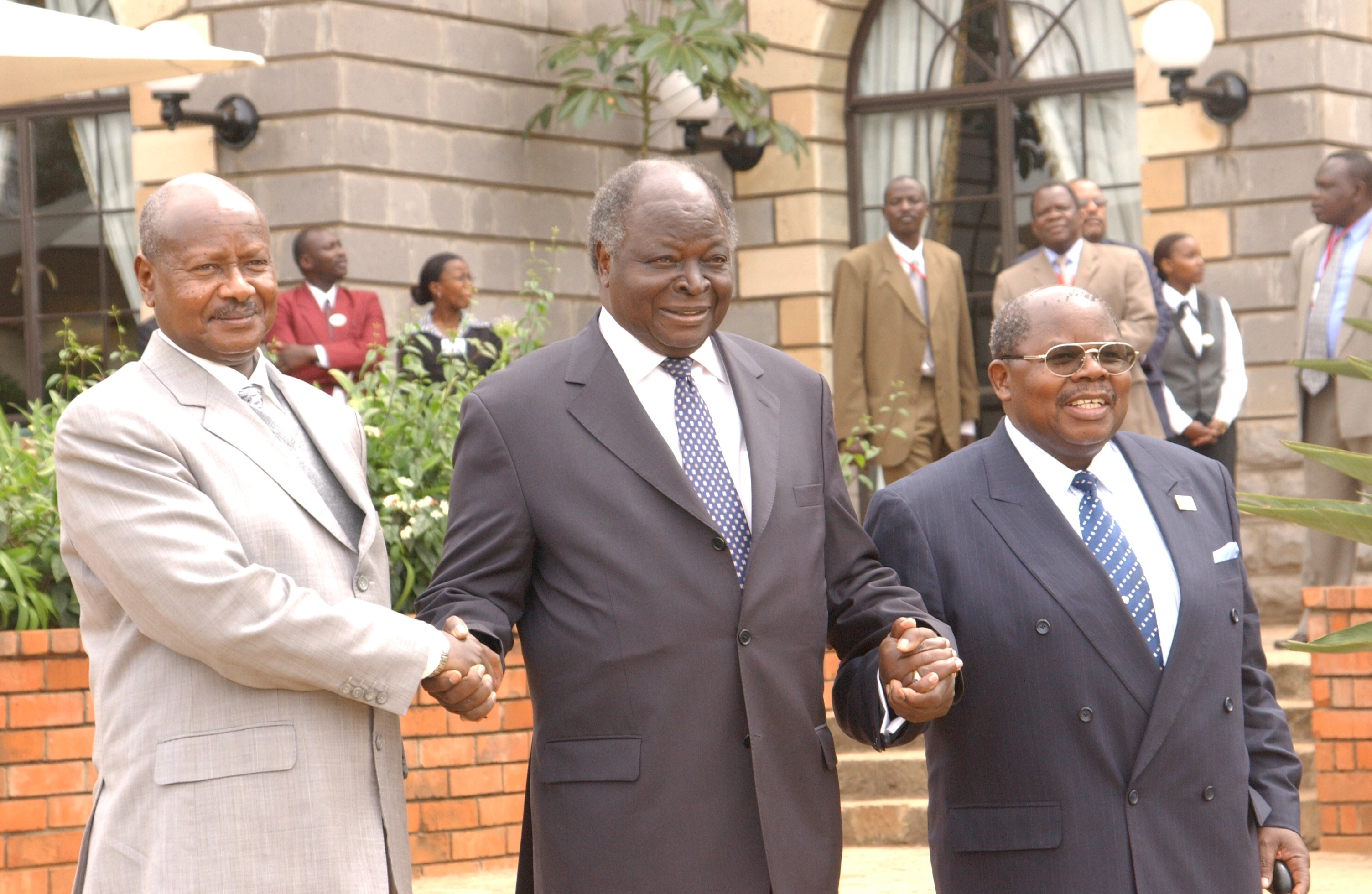 President Mwai Kibaki with Uganda President Yoweri Museveni and Tanzanian Benjamin Mkapa during the EAC summit held in Arusha