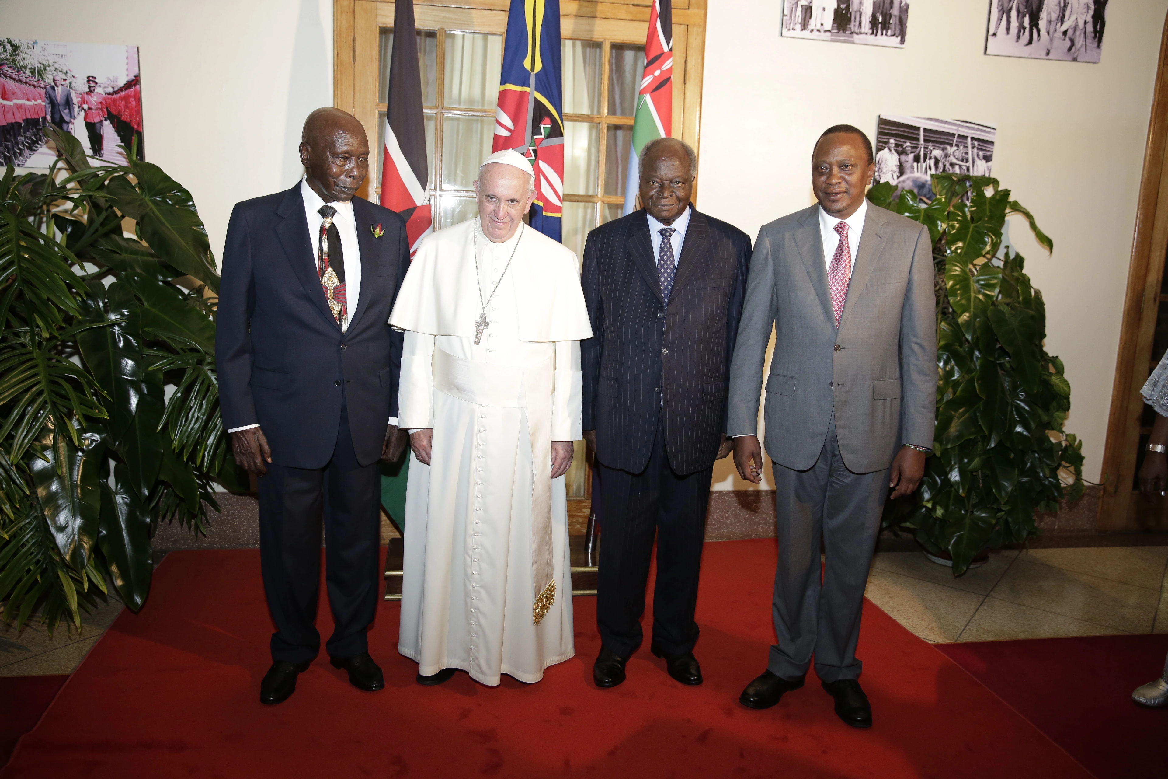 President Uhuru Kenyatta welcoming Pope Francis and Former Presidents Daniel Arap Moi and Mwai Kibaki at State House Nairobi