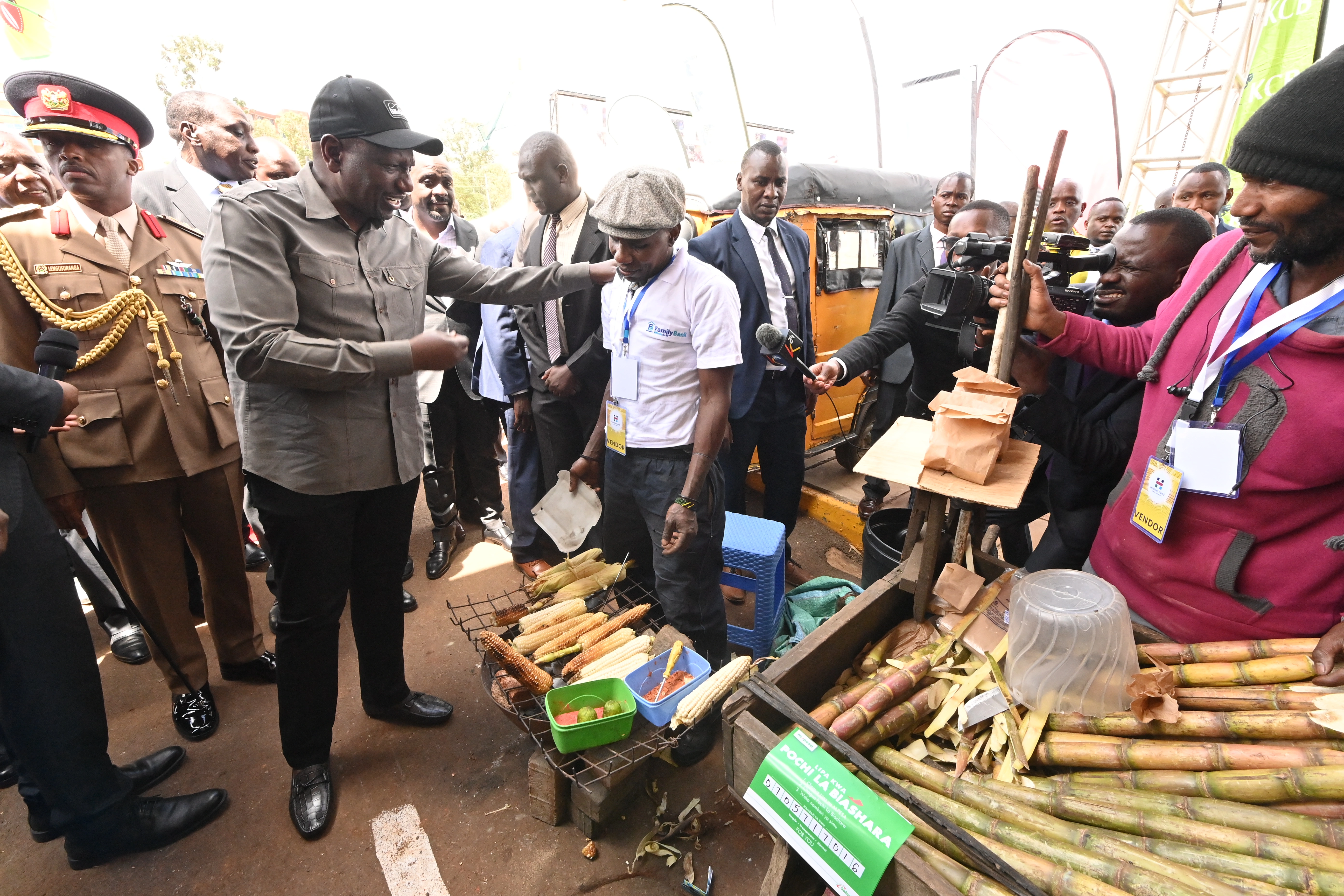 President William Ruto interacting with traders during the Hustler Fund launch at the Green Park Bus Terminus Nairobi_30.11.2022